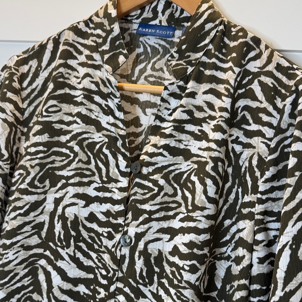 Karen Scott Zebra Print Women's Top Button Front size Medium - Picture 5 of 12